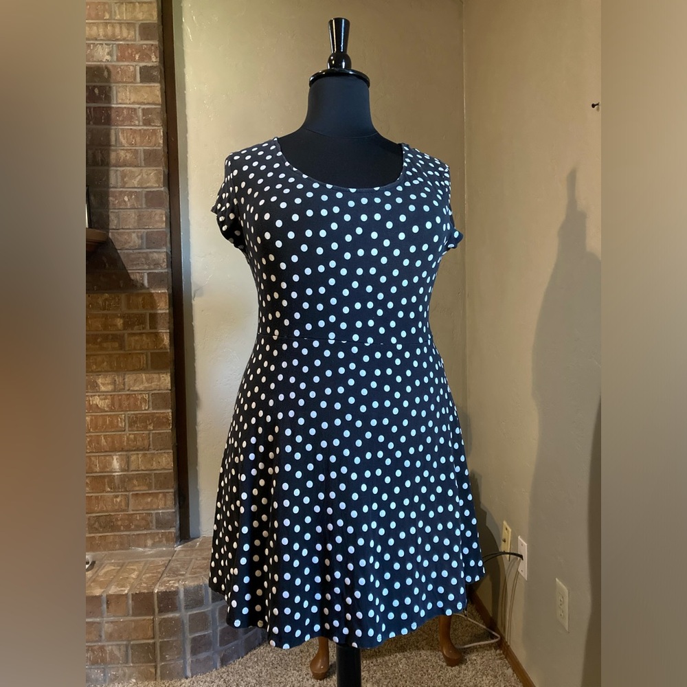 Black and White Polka Dot Knee Length Dress by No Boundaries Size XXL/2XG (20)